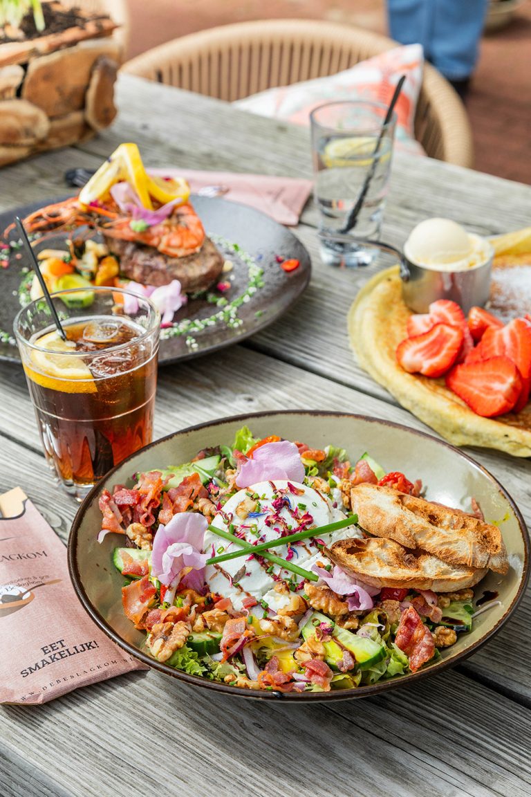 Salade van de menukaart van restaurant De Beslagkom